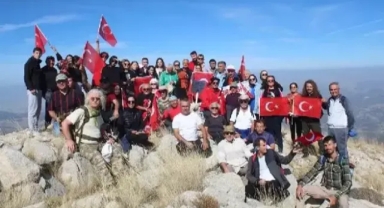 2328 metrede İstiklal Marşı