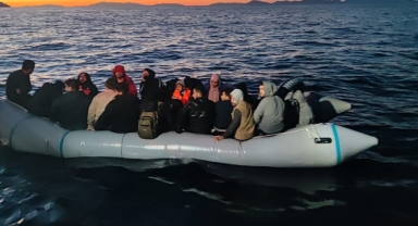 25 Düzensiz göçmen ve kaçakçısı yakalandı