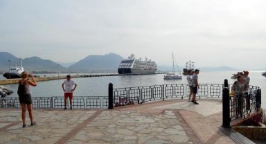 393 yolcusuyla Alanya'ya demirledi