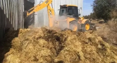 400 saman balyası alev aldı