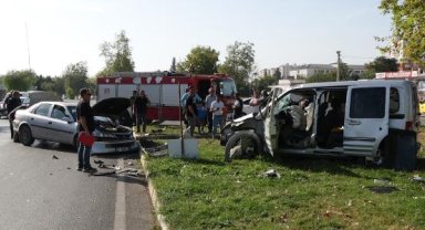 Ailesini havalimanına bırakıp dönerken kazada yaralandı