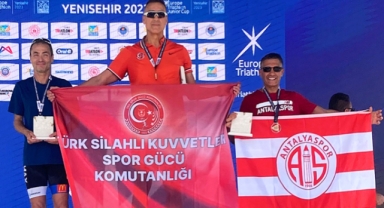 Akrep'in triatlonda 1 kupa 1 madalya