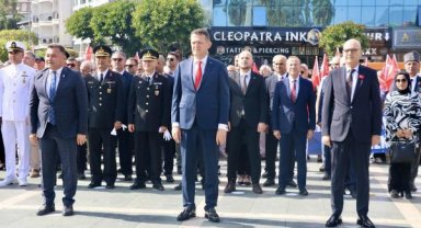 Alanya'da çelenk sunma töreni