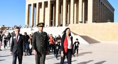  Anıtkabir'e ziyaret