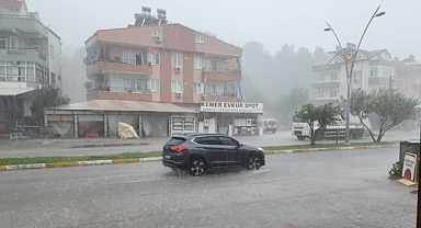 Antalya'da sağanak ve kuvvetli rüzgar etkili oldu