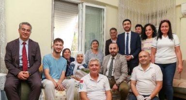 Asırlık çınar Meryem Teyzeye anlamlı ziyaret