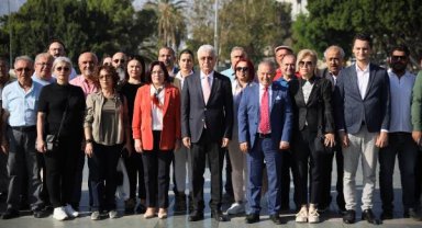  Atatürk Anıtı'na çelenk sunuldu