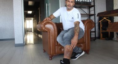 Bacağında unutulan bez parçasıyla 16 yıl geçirdi