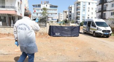 Bahçe duvarının dibinde ceset bulundu