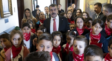 Bakan Tekin, öğrencilerle Birinci Meclis'i ziyaret etti