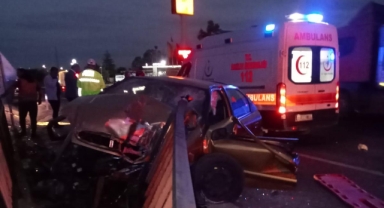 Bariyere çarpan otomobildeki 2 kişi öldü, 2 kişi yaralandı