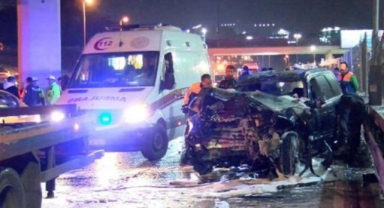 Cip bariyerlere çarpıp alev aldı: 1 ölü, 3 ağır yaralı