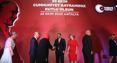 Cumhuriyet resepsiyonunda 100. yıla özel defile