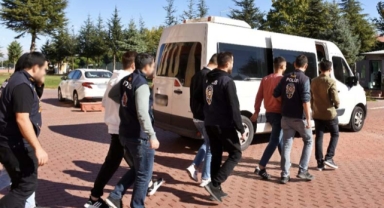 Dolandırıcılık operasyonunda yakalanan 4 zanlı tutuklandı