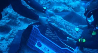 'Dünyanın en eski batığı'ndan 30 bakır külçe çıkarıldı