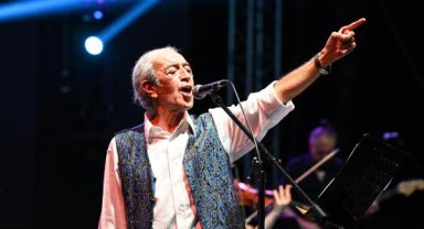 Edip Akbayram, Demre'de coşturdu