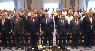 Ekonomi Zirvesi iş dünyasına ışık tuttu