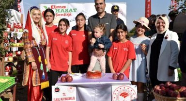 Elmalı'da elma hasatı yapıldı