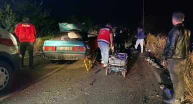 Feci kaza! Otomobille kamyonet çarpıştı: 5 ölü