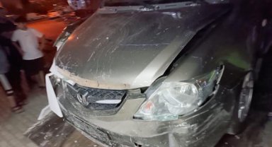 Gaz ile freni karıştırdı: Otomobiliyle dükkana girdi