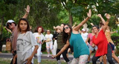 Dans ederek zinde kaldılar