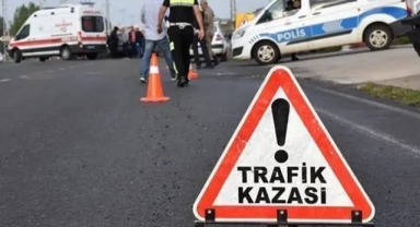 Kamyonet ile otomobil çarpıştı: 1 ölü, 4 yaralı