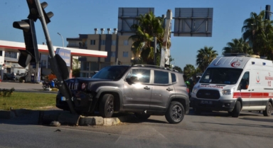 Kamyonetle çarpışan otomobilin sürücüsü yaralandı