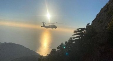 Kayalıklara düşen Belaruslu paraşütçü askeri helikopterle kurtarıldı