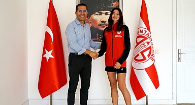 Kulübünü ziyaret etti