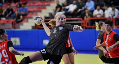 Mavi Kelebekler 6'da 6 peşinde