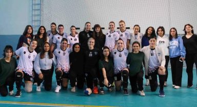 Mavi Kelebekler yine namağlup