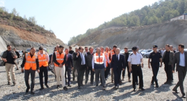 Mersin Valisi Pehlivan Akdeniz Sahil Yolu'nu inceledi