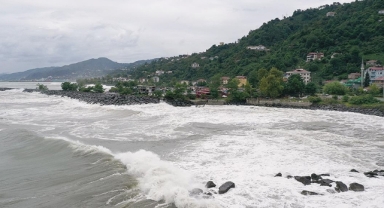 Meteorolojiden yurdun çeşitli bölgeleri için fırtına ve sağanak uyarısı