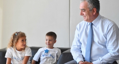 Minik hayvanseverler Başkan Esen’e konuk