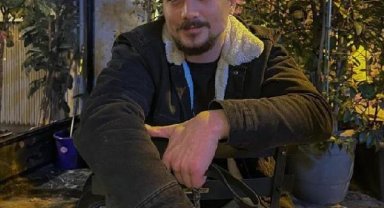 Motosikletiyle refüje çarpan sürücü öldü