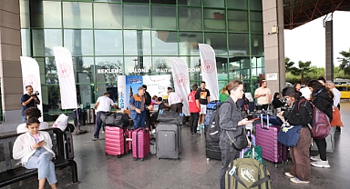 Öğrenciler otogar ve havalimanında karşılanıyor