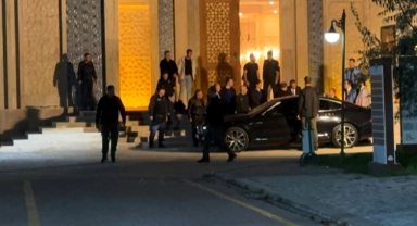 Öğretim üyesi odasında silahla yaralandı