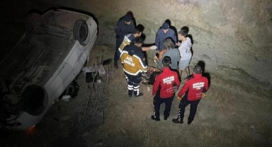 Otomobil, dere yatağına uçtu