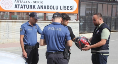 Polisten okul önlerinde denetim