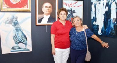 Rengarenk eserler, Cumhuriyet için sergilendi