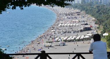 Antalya'da yaz sürüyor