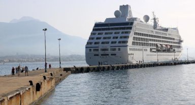 'Sirena' Alanya'ya demirledi