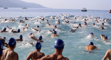 Spor Festivali'nde yüzme yarışı yapıldı