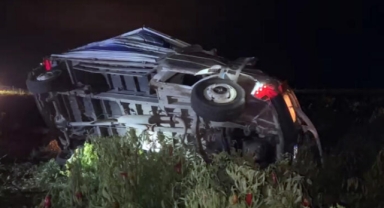 Tarım işçilerini taşıyan kamyonetler çarpıştı: 20 yaralı