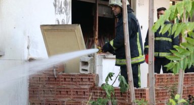 Tek katlı metruk ev yandı