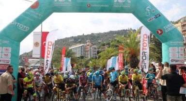 Türkiye Bisiklet Turu Alanya'da başladı