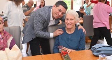 Tütüncü, huzurevine anlamlı ziyaret