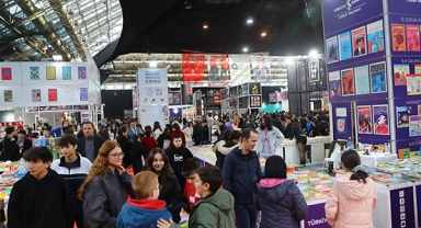 13. Antalya Kitap Fuarı devam ediyor