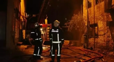 2 katlı metruk ev alevlere esir