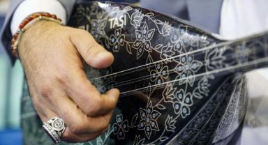 400 bin liralık bağlama alıcı bulamadı